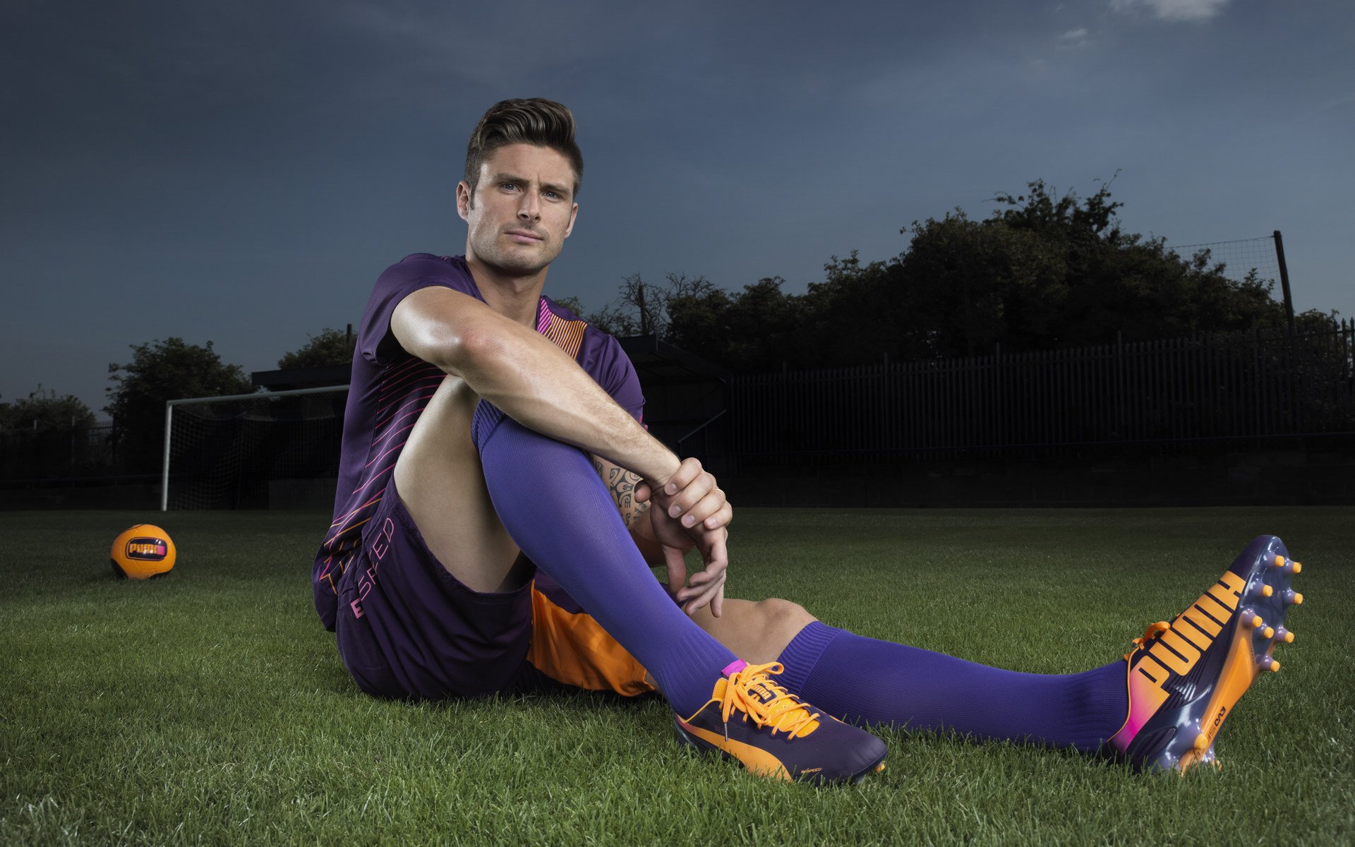 田径赛场焦点!巴西队对阵德国队,意外判罚引发热议,比赛氛围紧张