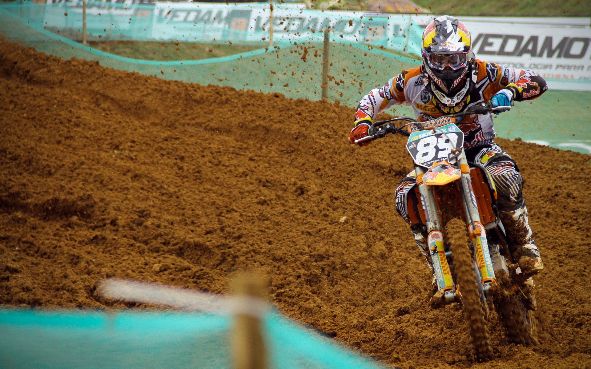 字母哥回归赛场，连败首场状态亮眼，篮网观众沸腾！