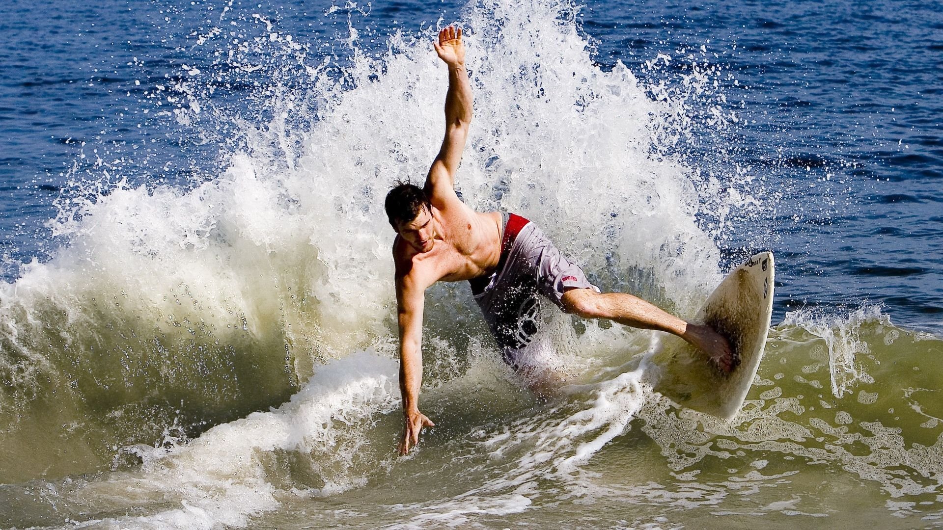 德罗巴连续三场比赛得分超过回归赛场，FPX挑战极限！